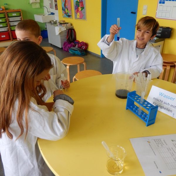 Die Klasse 1a an der Luitpoldschule bei MINTphilmal