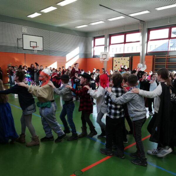 Polonaise durch die Turnhalle