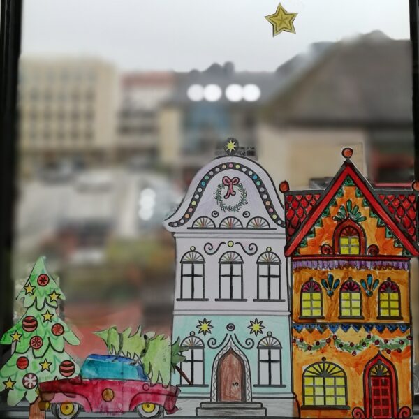 Adventsdeko am Fenster