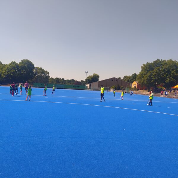 Hockeyspiel auf Hockeyplatz