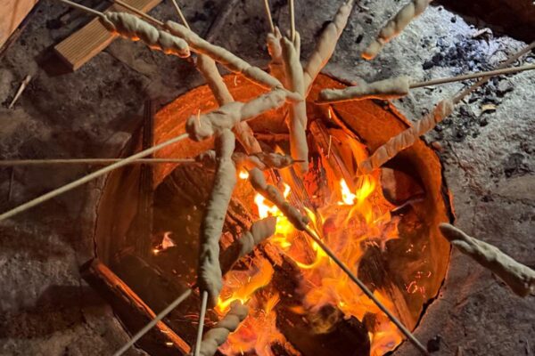 Lagerfeuer mit Stockbrot